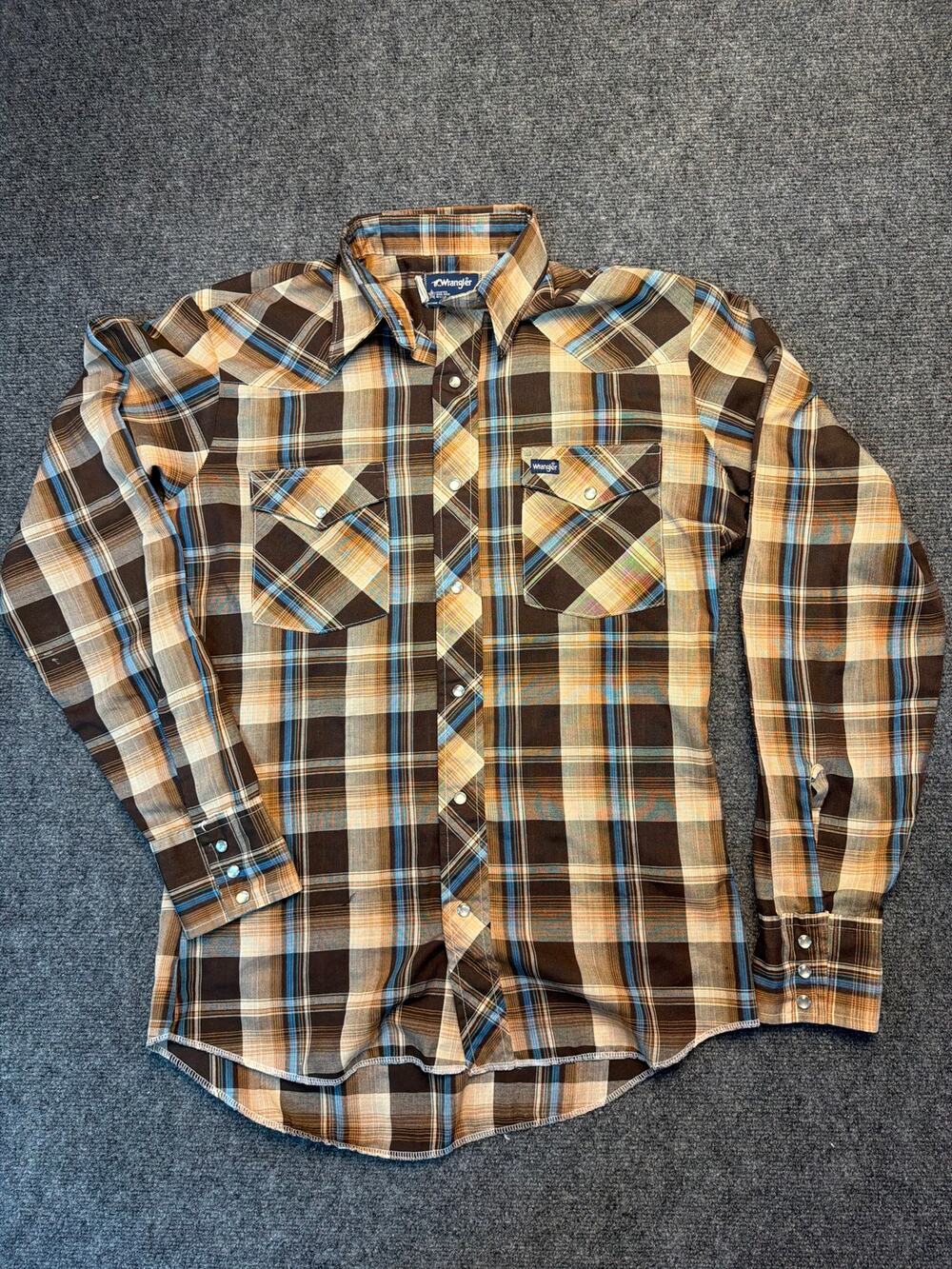 Vintage Wrangler Western/ Cowboy Shirt W/ pearl snaps size Men’s Small